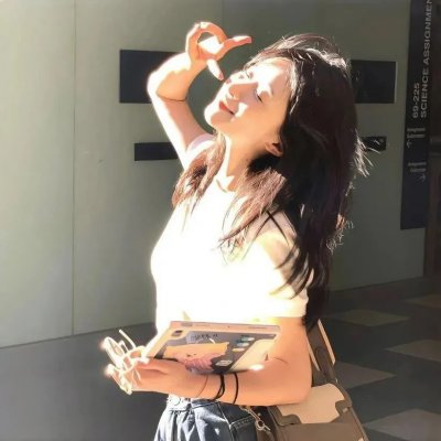 等爱的女神海报